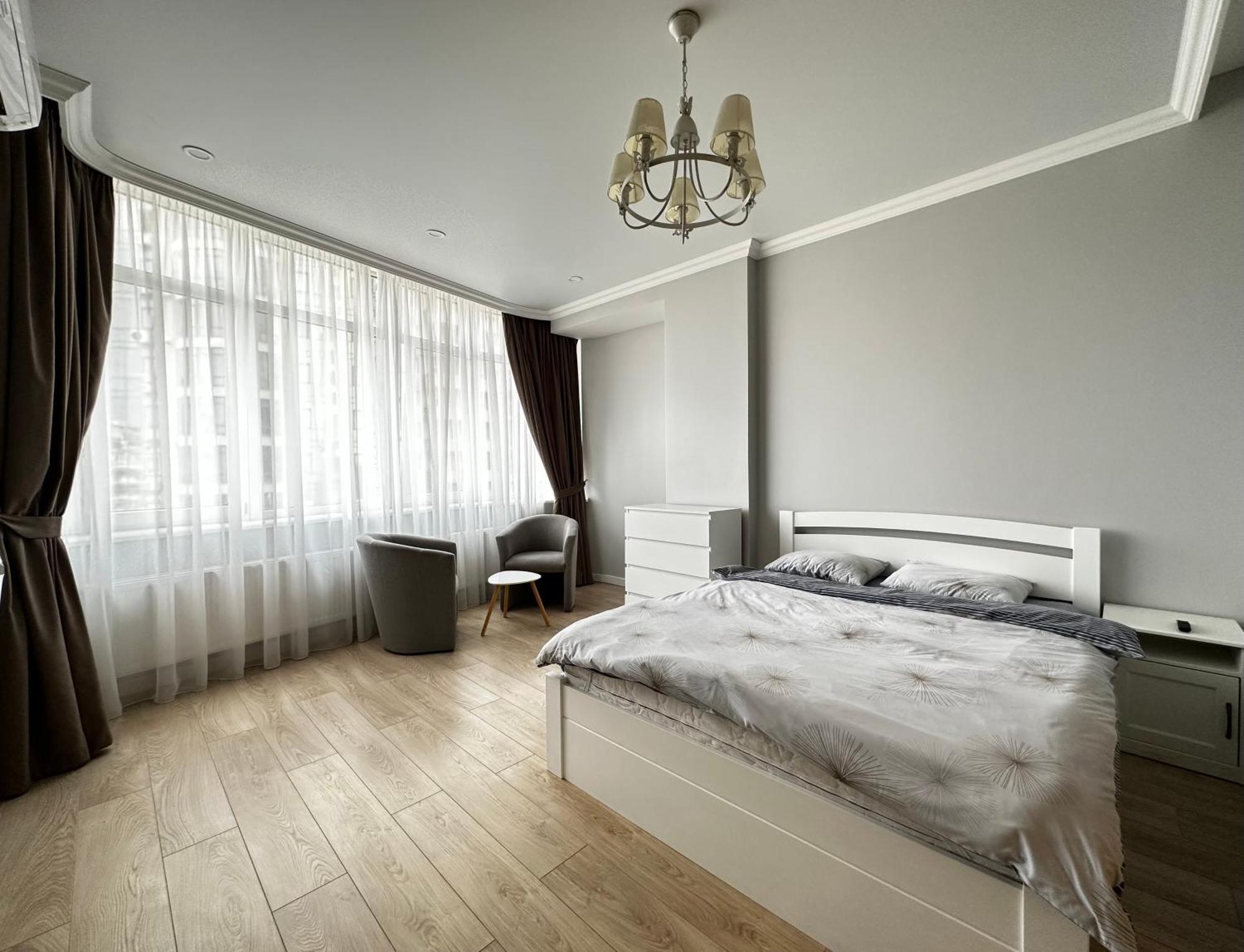 Gagarin Plaza Stylish Apartment Οδησσός Εξωτερικό φωτογραφία